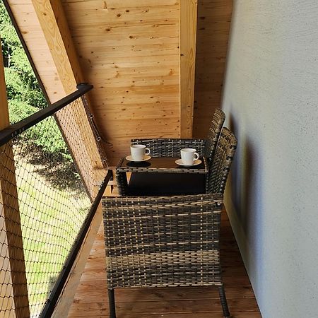 Krasny Apartman Refrino V Prirode Zelezna Ruda Luaran gambar